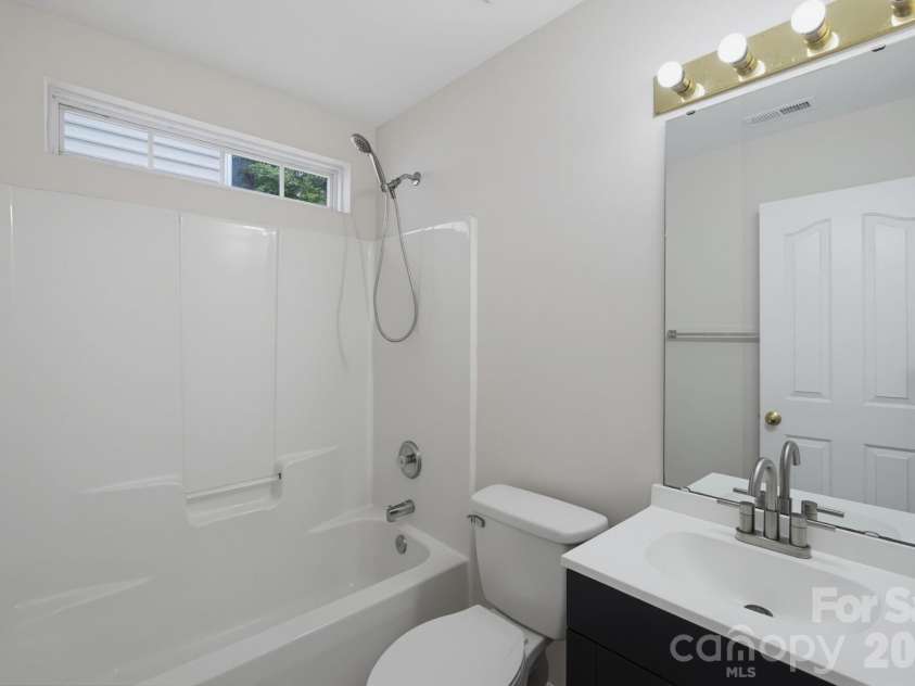 6408 Spanish Moss Lane, Charlotte, NC 28262.  MLS# CAR4402597, YatesRealty ID 41085. 