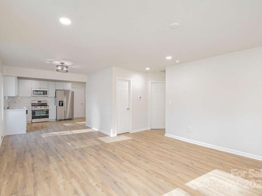 429 Dare Drive, Charlotte, NC 28206.  MLS# CAR4202944, YatesRealty ID 4109. 