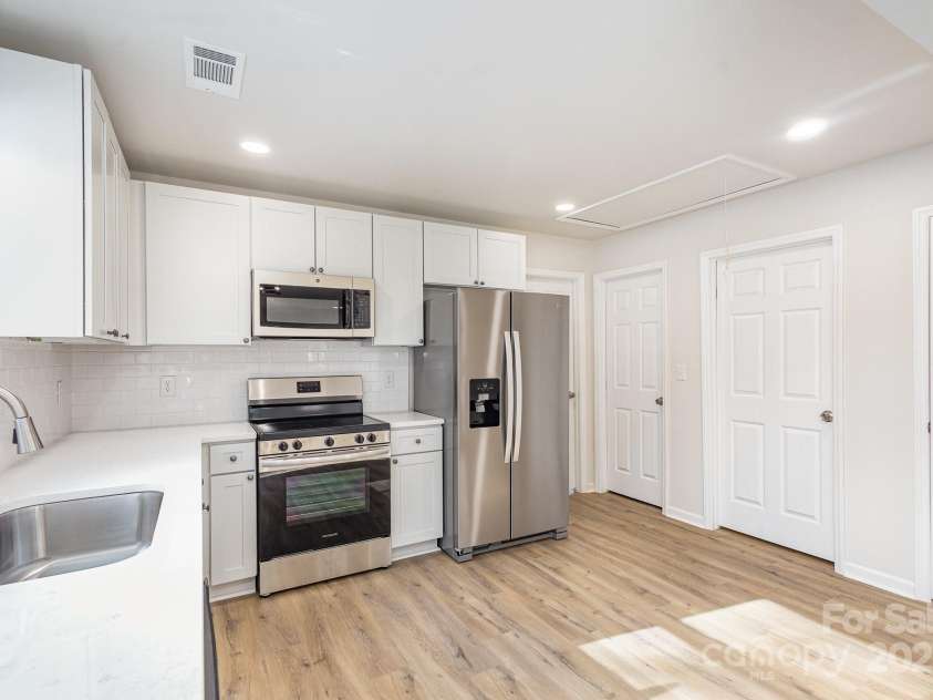 429 Dare Drive, Charlotte, NC 28206.  MLS# CAR4202944, YatesRealty ID 4109. 