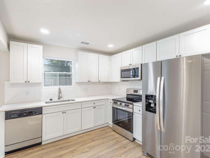 429 Dare Drive, Charlotte, NC 28206.  MLS# CAR4202944, YatesRealty ID 4109. 