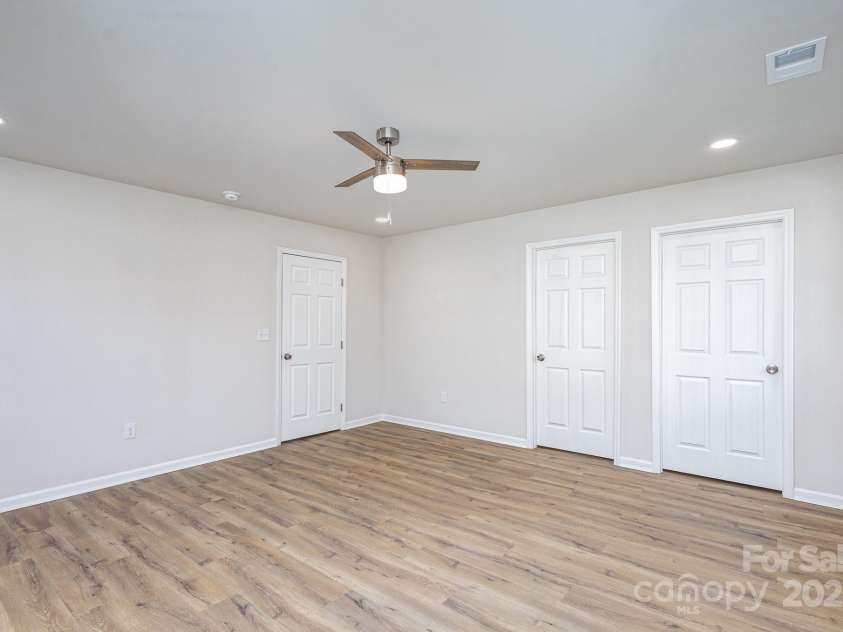429 Dare Drive, Charlotte, NC 28206.  MLS# CAR4202944, YatesRealty ID 4109. 