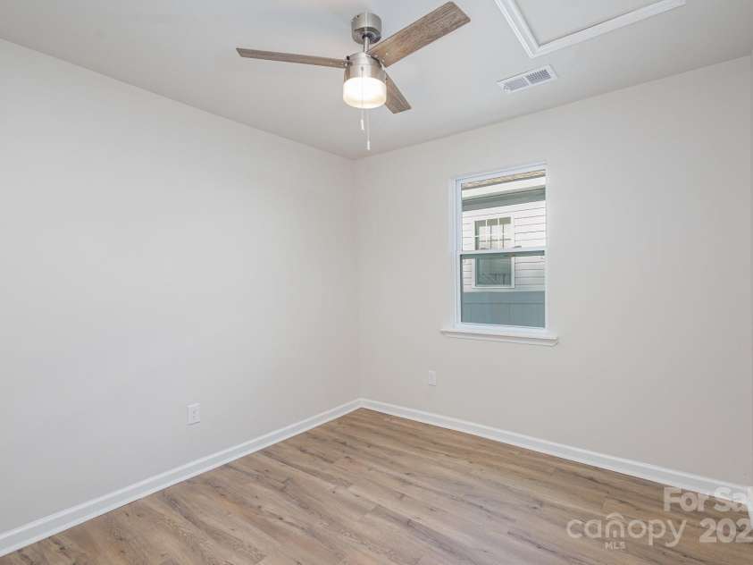 429 Dare Drive, Charlotte, NC 28206.  MLS# CAR4202944, YatesRealty ID 4109. 
