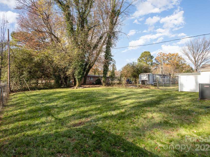 429 Dare Drive, Charlotte, NC 28206.  MLS# CAR4202944, YatesRealty ID 4109. 