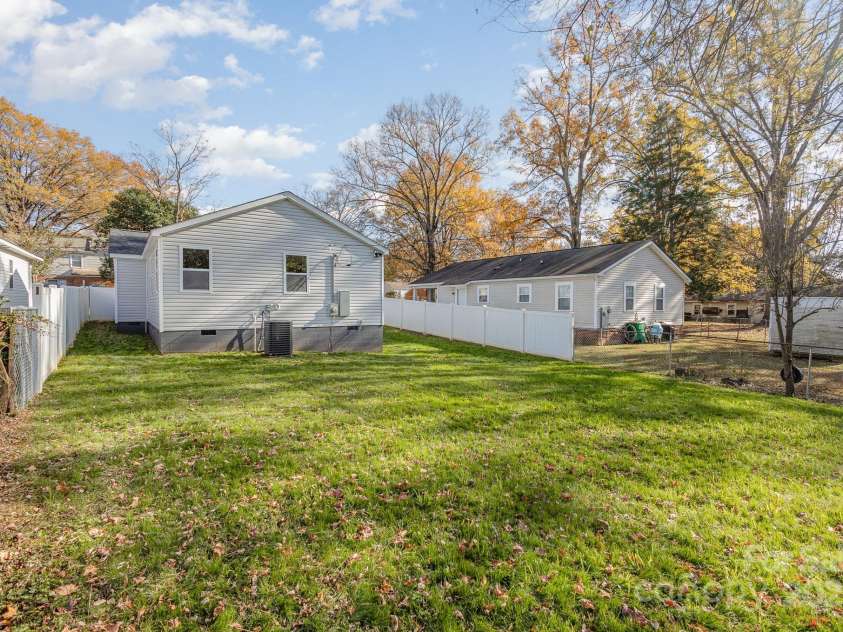429 Dare Drive, Charlotte, NC 28206.  MLS# CAR4202944, YatesRealty ID 4109. 