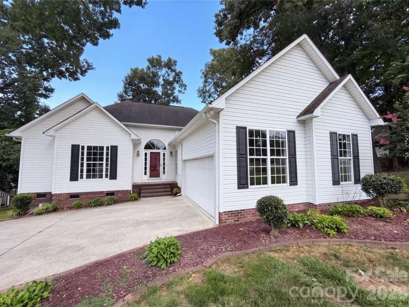 2160 Brantley Creek Drive, Kannapolis, NC 28083.  MLS# CAR4409885, YatesRealty ID 41092. 