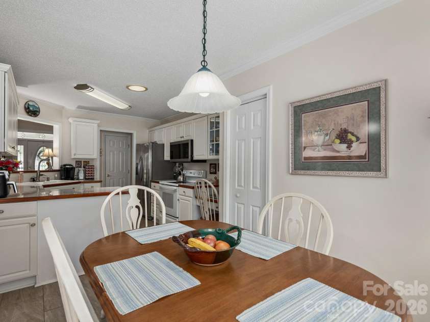 15 Winding Oak Drive, Arden, NC 28704.  MLS# CAR4405857, YatesRealty ID 41093. 