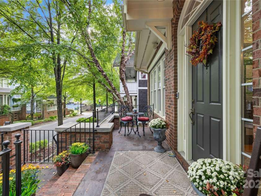 726 10th Street, Charlotte, NC 28202.  MLS# CAR4307872, YatesRealty ID 41094. Front Porch perfect for morning coffee!