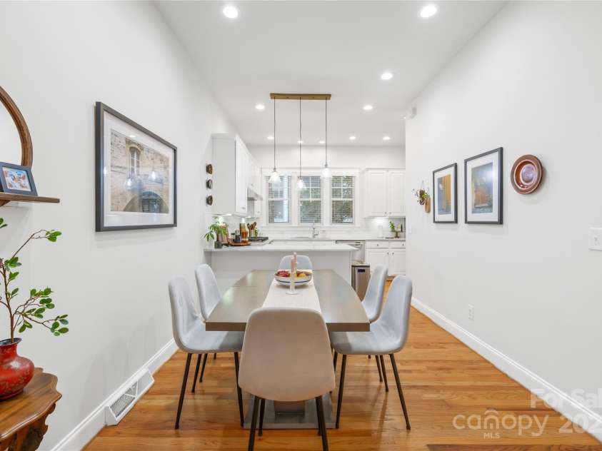 726 10th Street, Charlotte, NC 28202.  MLS# CAR4307872, YatesRealty ID 41094. Spacious Dining Area.
