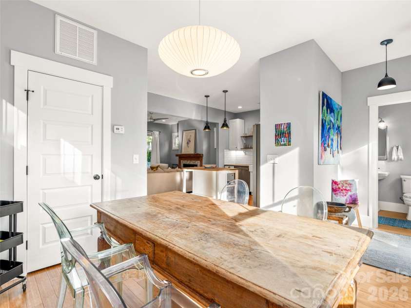 60 Mardell Circle, Asheville, NC 28806.  MLS# CAR4394403, YatesRealty ID 41095. 