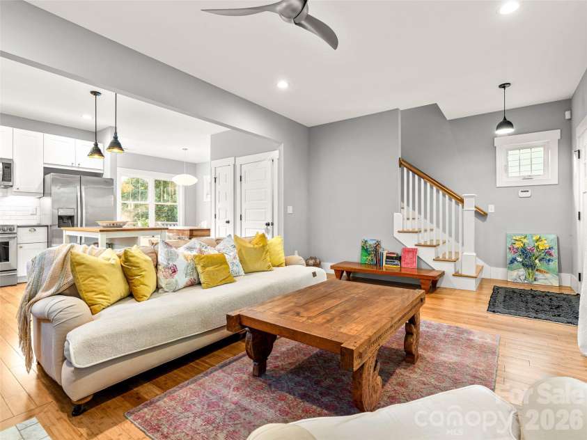 60 Mardell Circle, Asheville, NC 28806.  MLS# CAR4394403, YatesRealty ID 41095. 