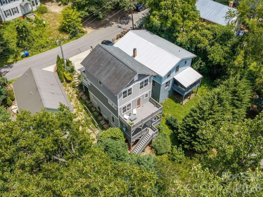 60 Mardell Circle, Asheville, NC 28806.  MLS# CAR4394403, YatesRealty ID 41095. 