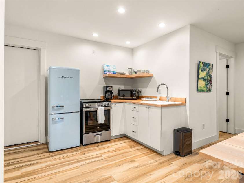 60 Mardell Circle, Asheville, NC 28806.  MLS# CAR4394403, YatesRealty ID 41095. Adorable kitchen on lowest level.