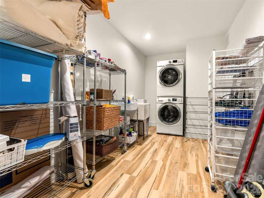 60 Mardell Circle, Asheville, NC 28806.  MLS# CAR4394403, YatesRealty ID 41095. Lowest level large laundry.