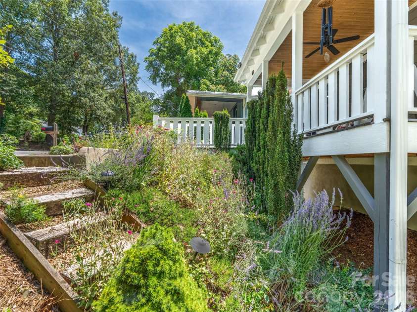 60 Mardell Circle, Asheville, NC 28806.  MLS# CAR4394403, YatesRealty ID 41095. Steps to lowest level outside.