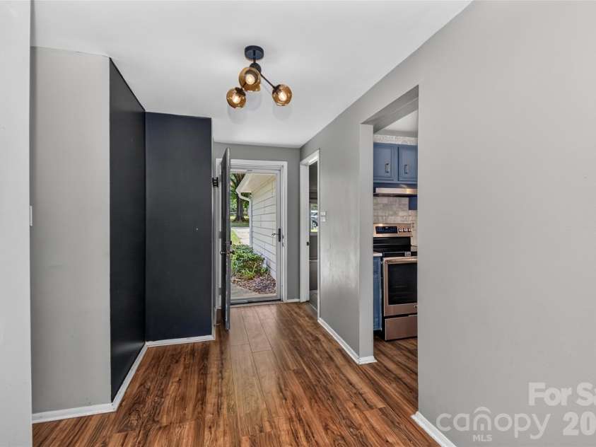 5900 Tillery Drive, Charlotte, NC 28226.  MLS# CAR4406670, YatesRealty ID 41096. Foyer