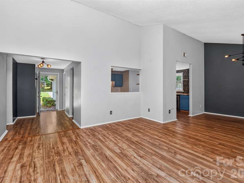 5900 Tillery Drive, Charlotte, NC 28226.  MLS# CAR4406670, YatesRealty ID 41096. Foyer opening into Great room with vaulted ceiling