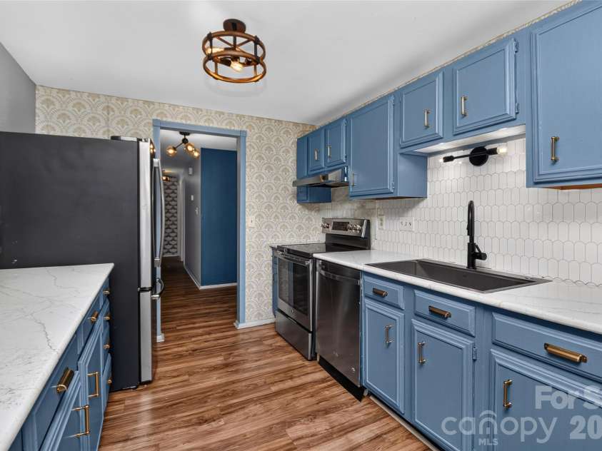 5900 Tillery Drive, Charlotte, NC 28226.  MLS# CAR4406670, YatesRealty ID 41096. Kitchen