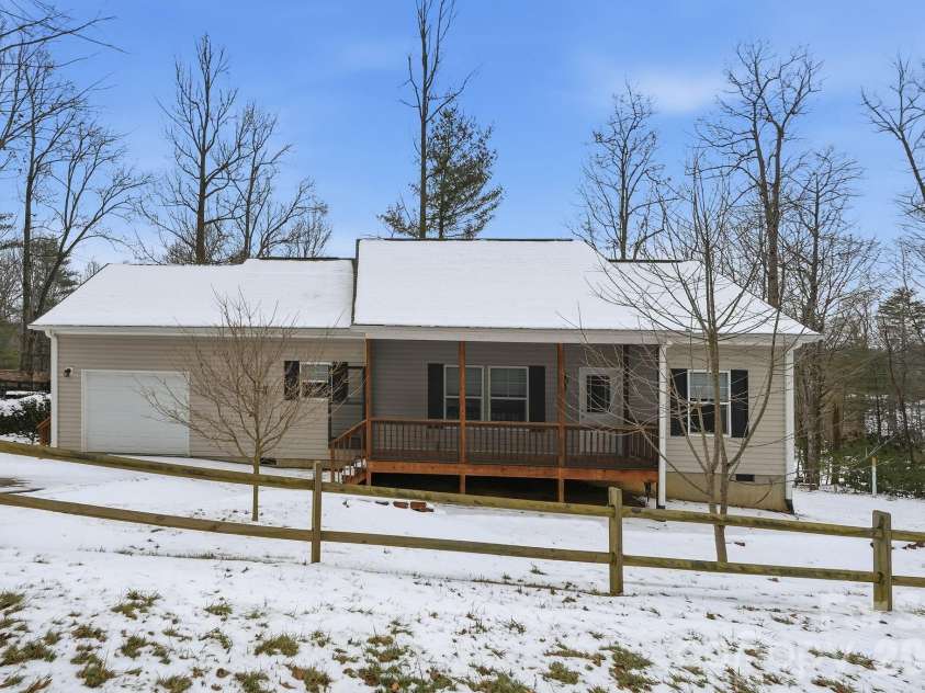138 Lone Eagle Lane, Hendersonville, NC 28739.  MLS# CAR4342910, YatesRealty ID 4110. 