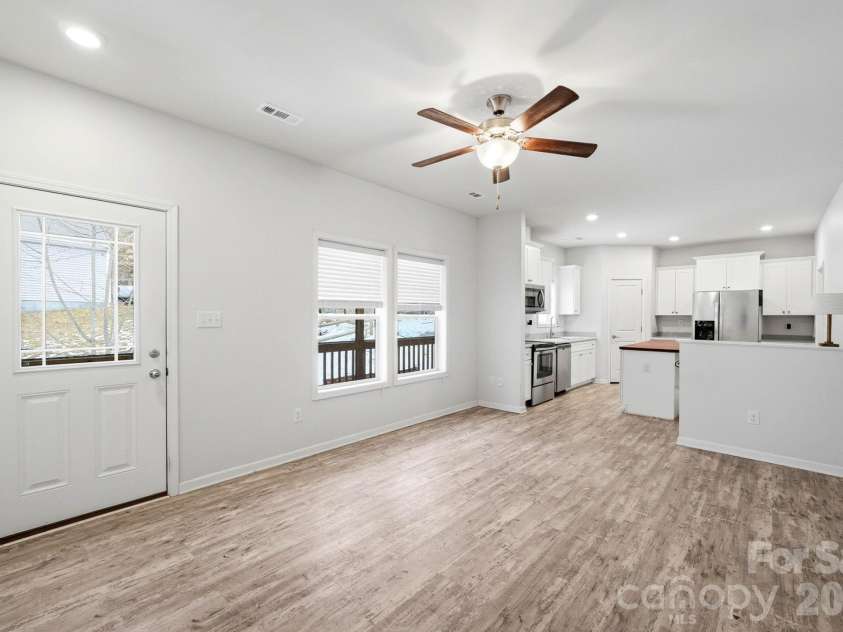 138 Lone Eagle Lane, Hendersonville, NC 28739.  MLS# CAR4342910, YatesRealty ID 4110. 
