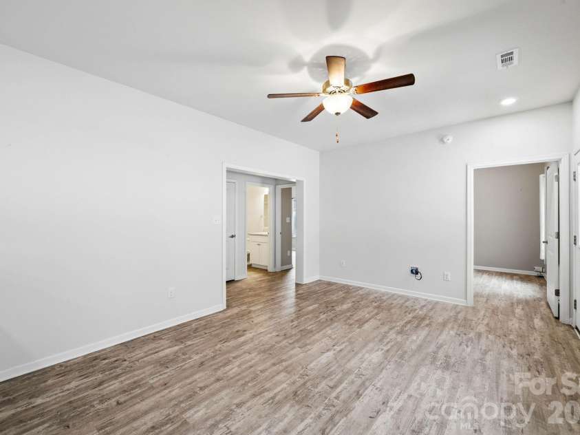 138 Lone Eagle Lane, Hendersonville, NC 28739.  MLS# CAR4342910, YatesRealty ID 4110. 