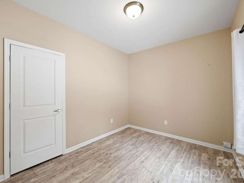 138 Lone Eagle Lane, Hendersonville, NC 28739.  MLS# CAR4342910, YatesRealty ID 4110. 