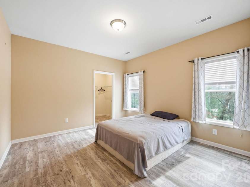 138 Lone Eagle Lane, Hendersonville, NC 28739.  MLS# CAR4342910, YatesRealty ID 4110. 