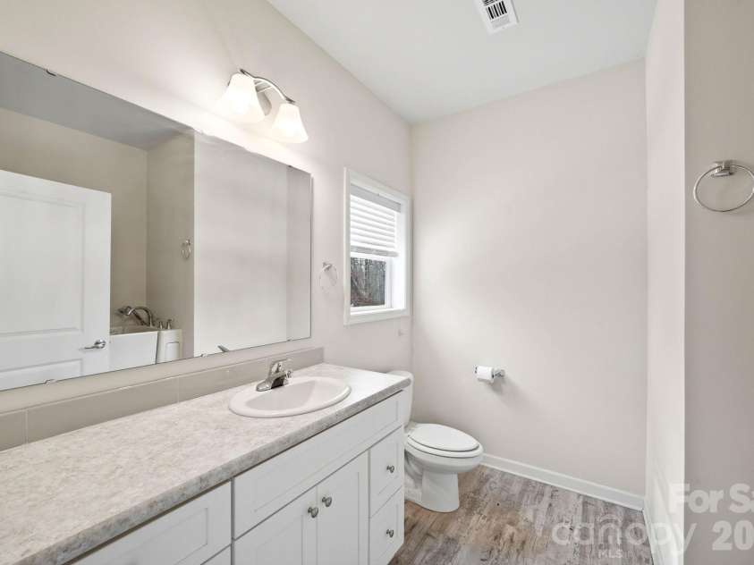 138 Lone Eagle Lane, Hendersonville, NC 28739.  MLS# CAR4342910, YatesRealty ID 4110. 