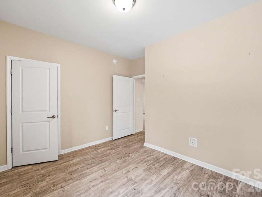 138 Lone Eagle Lane, Hendersonville, NC 28739.  MLS# CAR4342910, YatesRealty ID 4110. 