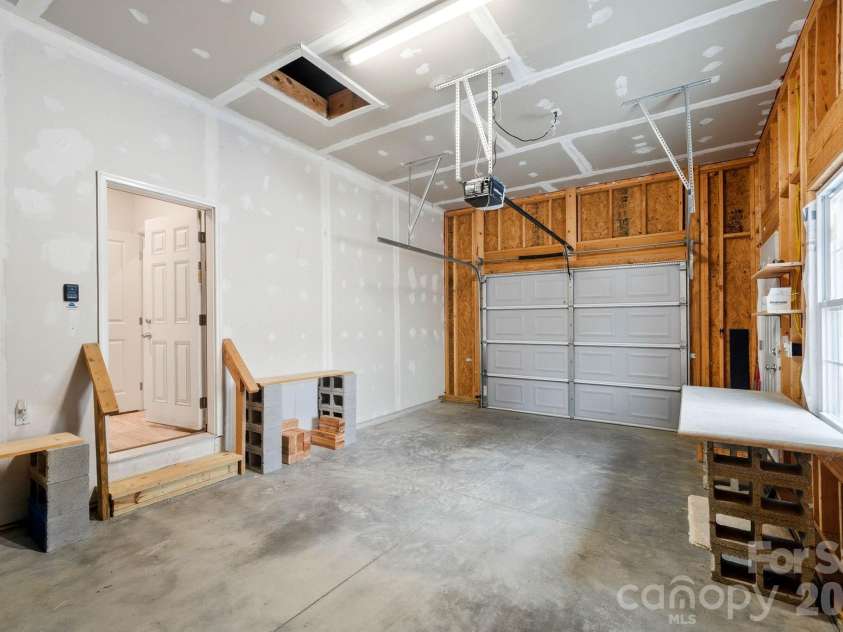 138 Lone Eagle Lane, Hendersonville, NC 28739.  MLS# CAR4342910, YatesRealty ID 4110. 