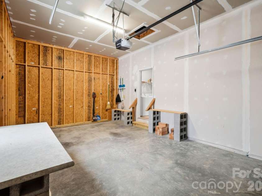 138 Lone Eagle Lane, Hendersonville, NC 28739.  MLS# CAR4342910, YatesRealty ID 4110. 