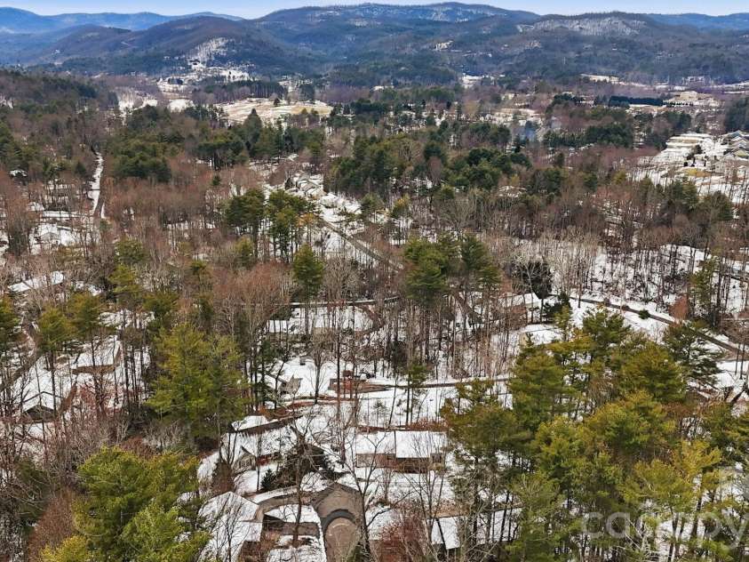 138 Lone Eagle Lane, Hendersonville, NC 28739.  MLS# CAR4342910, YatesRealty ID 4110. 