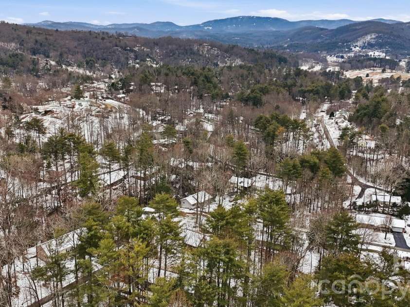 138 Lone Eagle Lane, Hendersonville, NC 28739.  MLS# CAR4342910, YatesRealty ID 4110. 