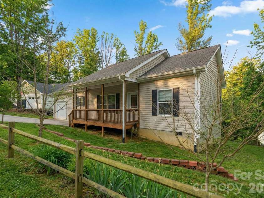 138 Lone Eagle Lane, Hendersonville, NC 28739.  MLS# CAR4342910, YatesRealty ID 4110. Virtually edited to show what it would look like in summer/grass