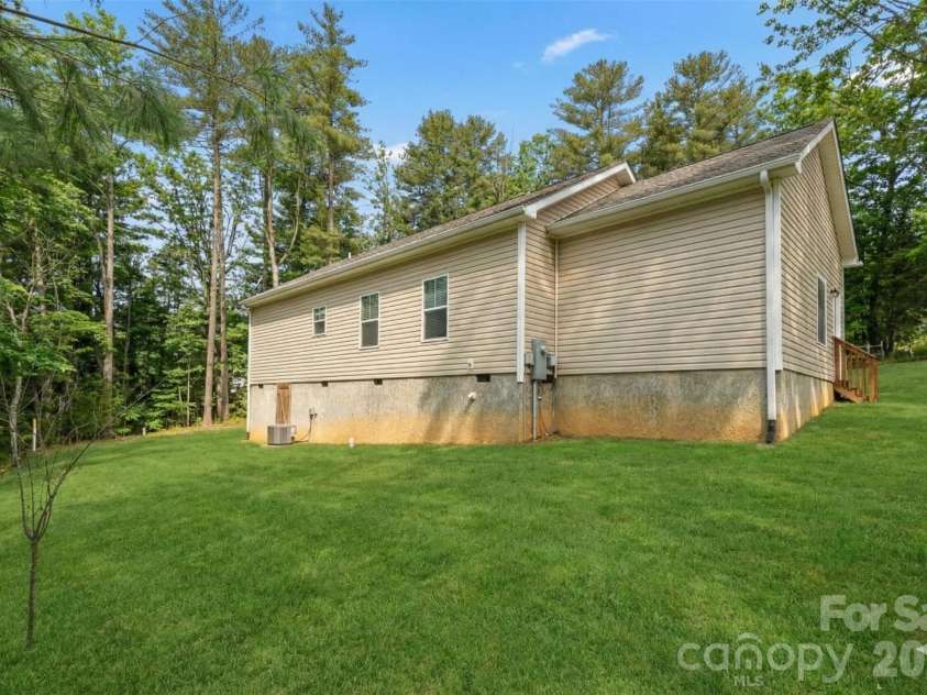 138 Lone Eagle Lane, Hendersonville, NC 28739.  MLS# CAR4342910, YatesRealty ID 4110. Virtually edited to show what it would look like in summer/grass