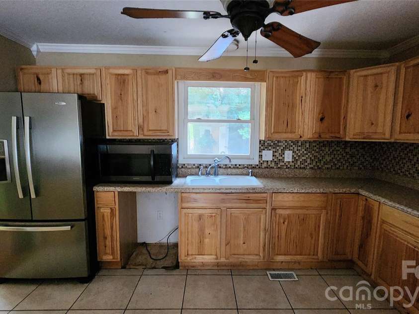 2020 Ada Williams Lane, Lenoir, NC 28645.  MLS# CAR4410237, YatesRealty ID 41102. 