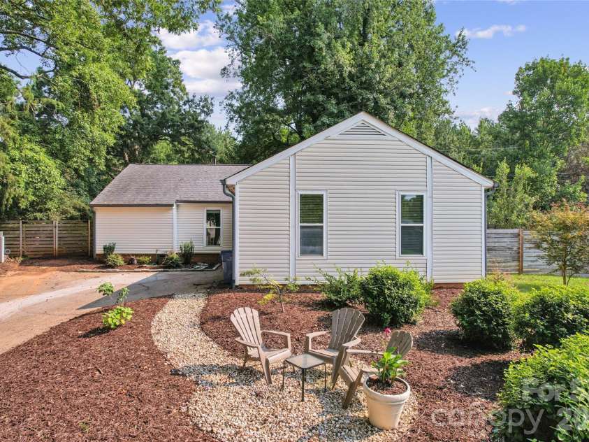 3554 Jared Court, Matthews, NC 28105.  MLS# CAR4409066, YatesRealty ID 41103. 