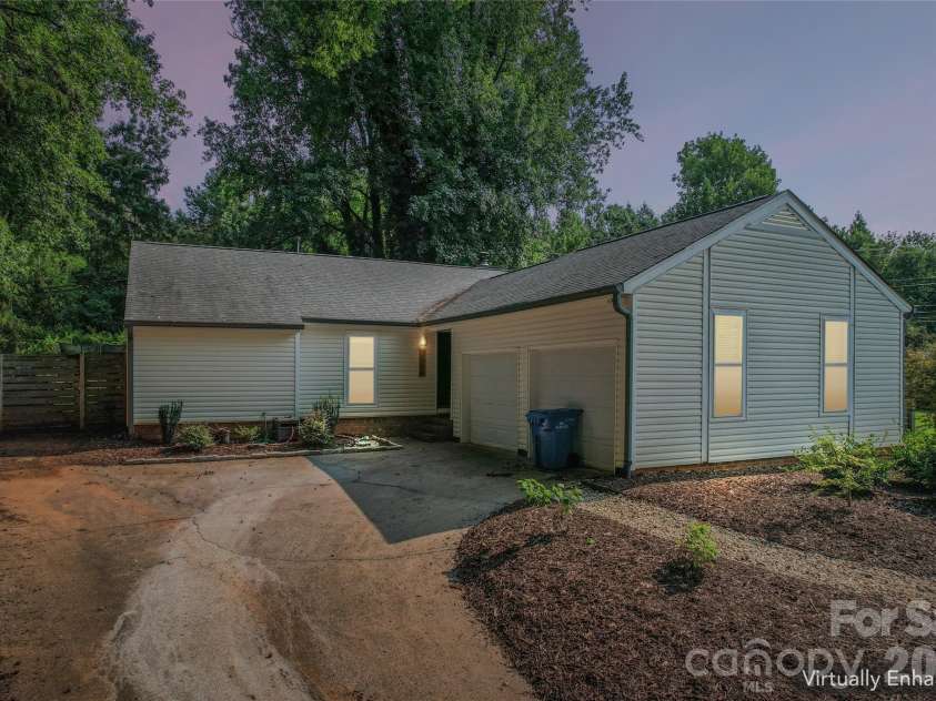 3554 Jared Court, Matthews, NC 28105.  MLS# CAR4409066, YatesRealty ID 41103. 