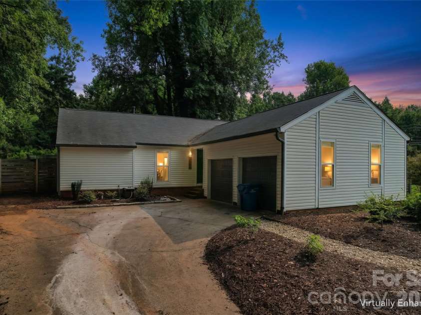 3554 Jared Court, Matthews, NC 28105.  MLS# CAR4409066, YatesRealty ID 41103. 