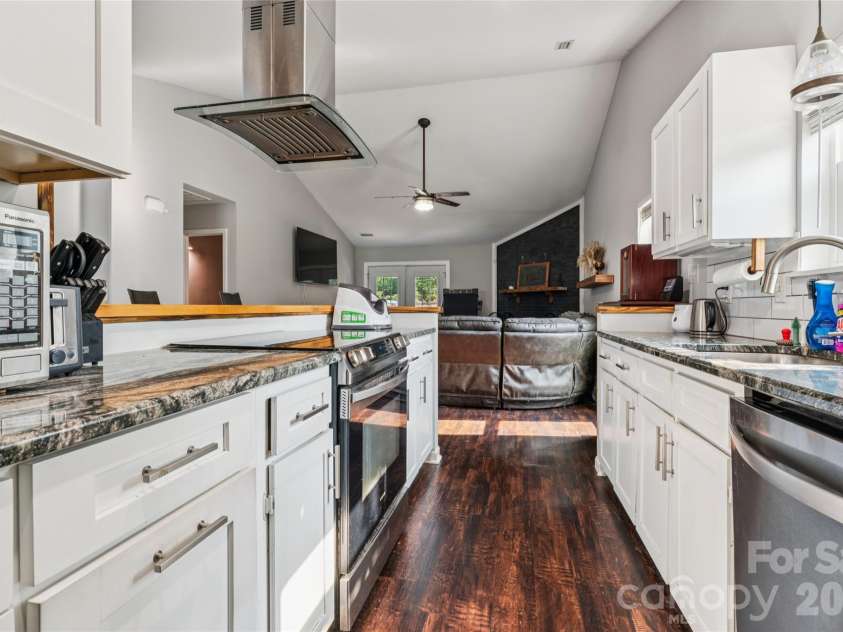 3554 Jared Court, Matthews, NC 28105.  MLS# CAR4409066, YatesRealty ID 41103. 