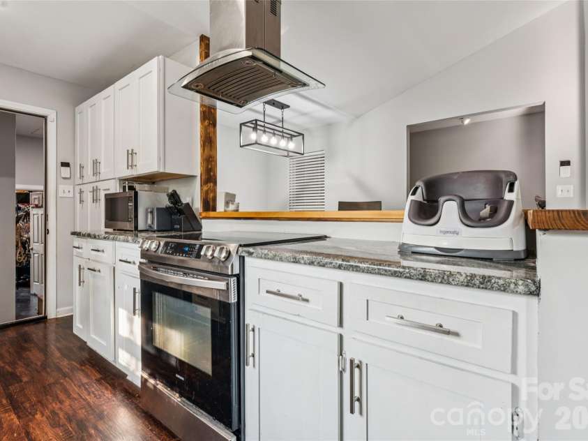 3554 Jared Court, Matthews, NC 28105.  MLS# CAR4409066, YatesRealty ID 41103. 