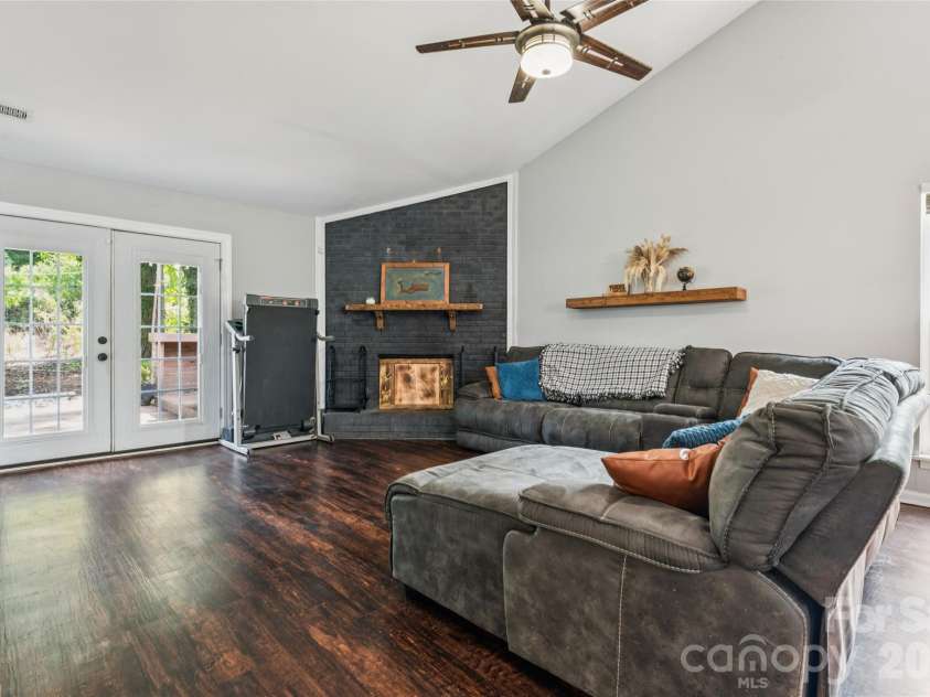 3554 Jared Court, Matthews, NC 28105.  MLS# CAR4409066, YatesRealty ID 41103. 