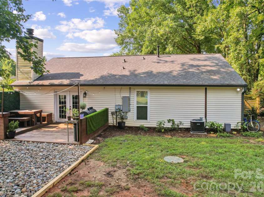 3554 Jared Court, Matthews, NC 28105.  MLS# CAR4409066, YatesRealty ID 41103. 