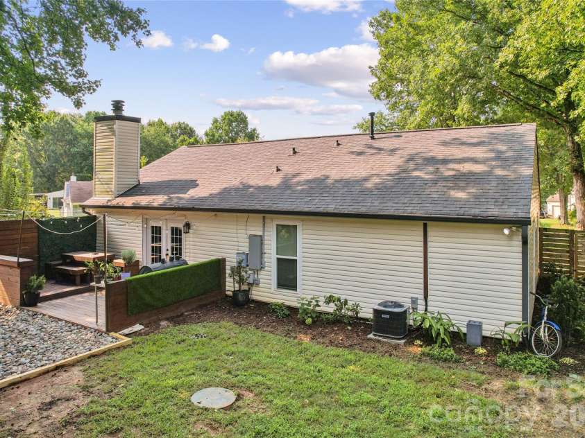 3554 Jared Court, Matthews, NC 28105.  MLS# CAR4409066, YatesRealty ID 41103. 