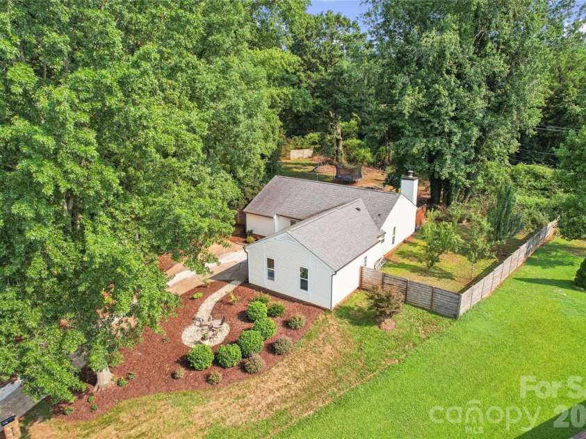 3554 Jared Court, Matthews, NC 28105.  MLS# CAR4409066, YatesRealty ID 41103. 