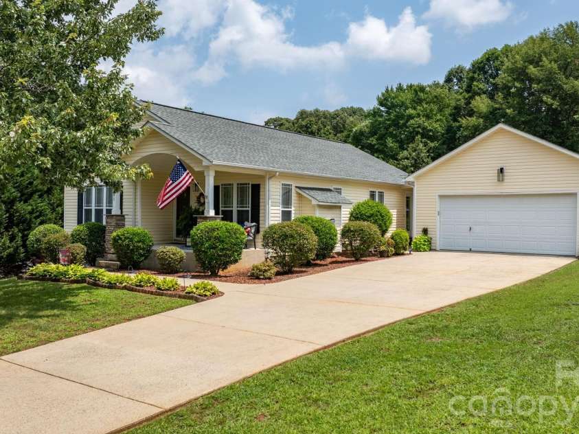 161 Winding Cedar Drive, Statesville, NC 28677.  MLS# CAR4407549, YatesRealty ID 41104. 