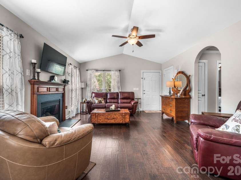 161 Winding Cedar Drive, Statesville, NC 28677.  MLS# CAR4407549, YatesRealty ID 41104. 