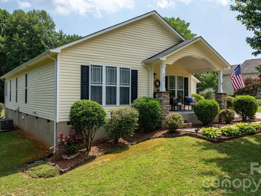 161 Winding Cedar Drive, Statesville, NC 28677.  MLS# CAR4407549, YatesRealty ID 41104. 