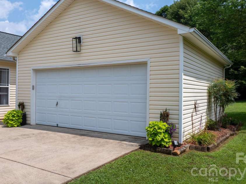 161 Winding Cedar Drive, Statesville, NC 28677.  MLS# CAR4407549, YatesRealty ID 41104. 