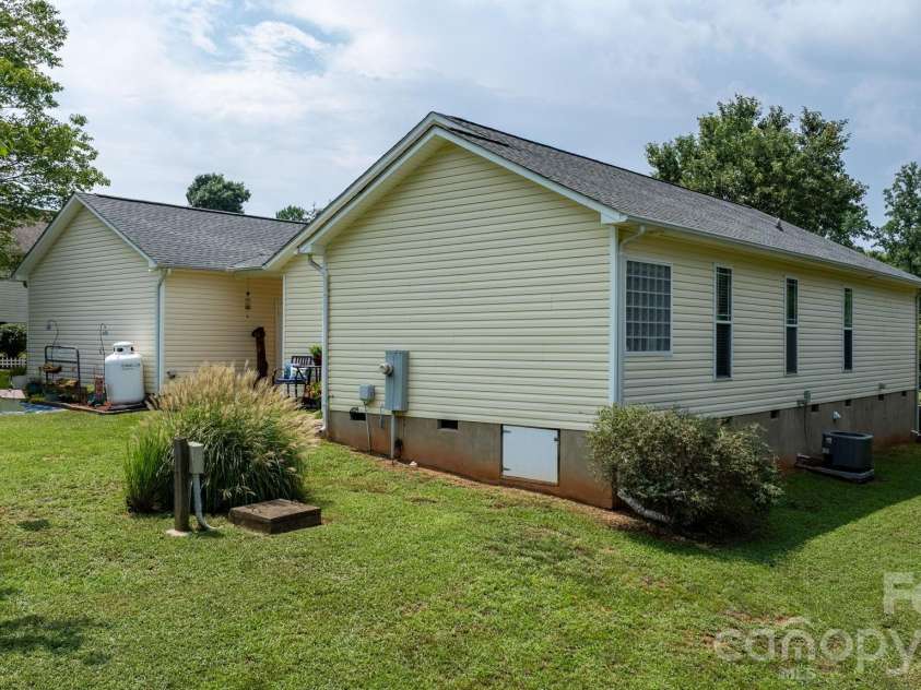 161 Winding Cedar Drive, Statesville, NC 28677.  MLS# CAR4407549, YatesRealty ID 41104. 
