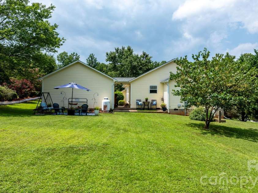 161 Winding Cedar Drive, Statesville, NC 28677.  MLS# CAR4407549, YatesRealty ID 41104. 